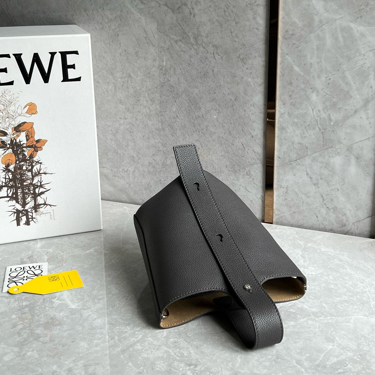 LOEW MINI PEBBLE BUCKET BAG