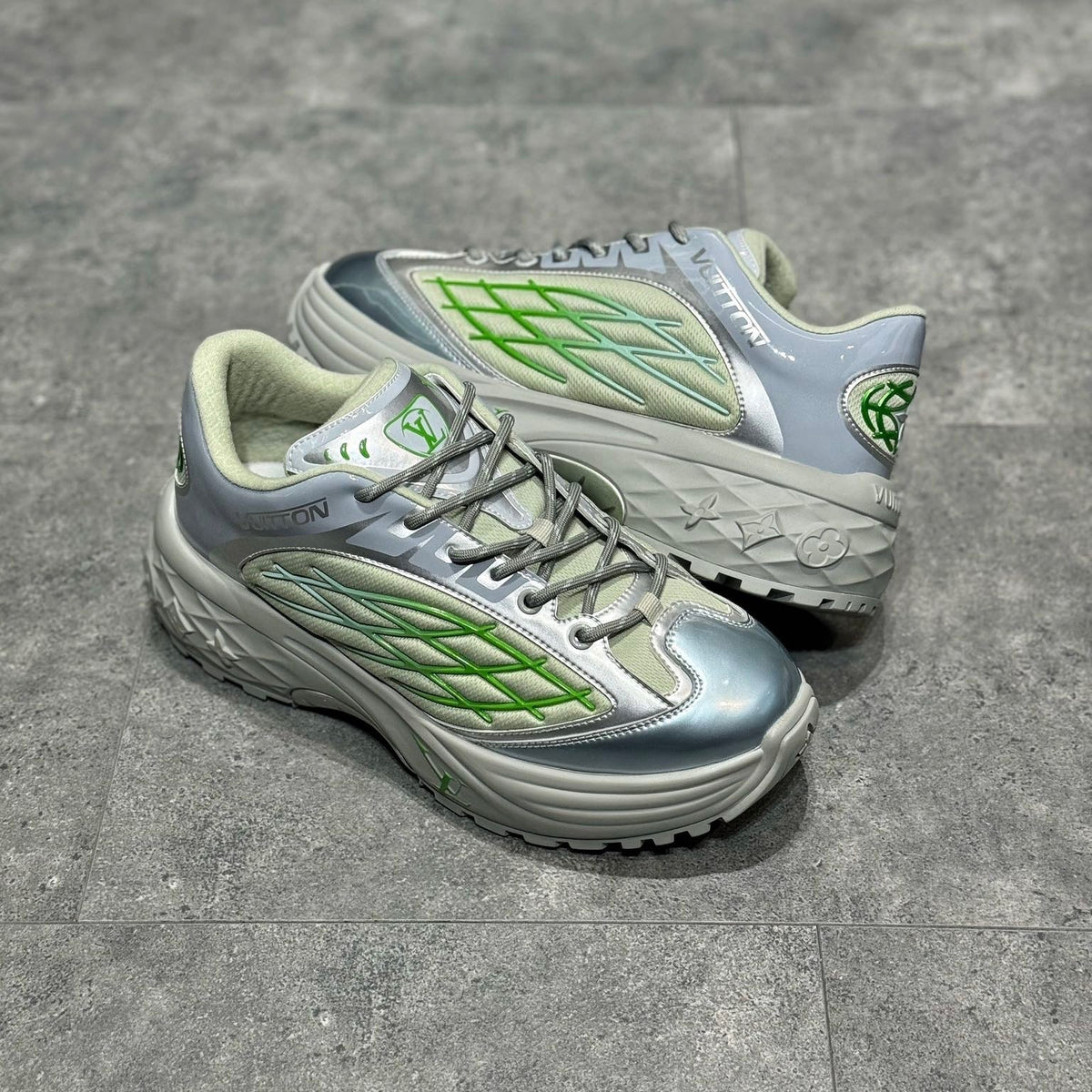 LOU DISCOVERY TRAINERS