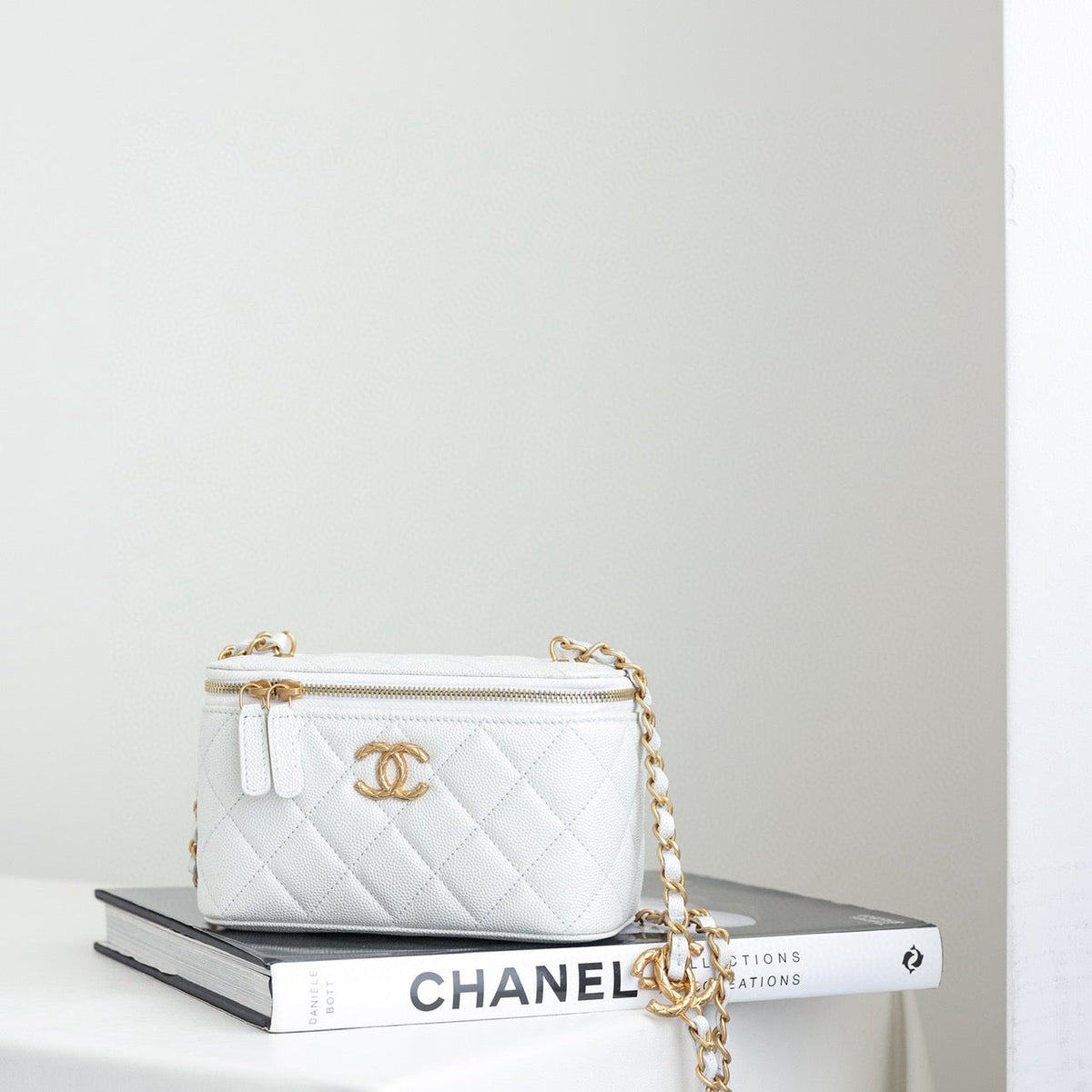 CC 24S VANITY BAG