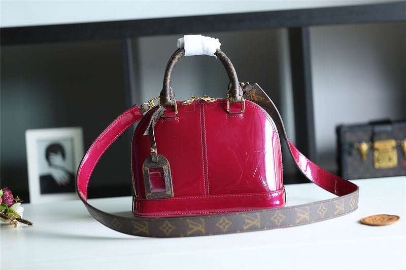 I W Fashion Lu-Vi bags - 8282