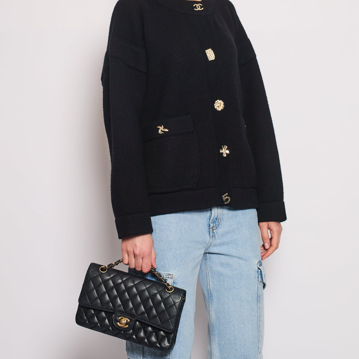 Chanel 22B Black Cashmere Knit Long Sleeve igan with Gold Charm Buttons Size FR 38 (UK 10) RRP ¬£4350