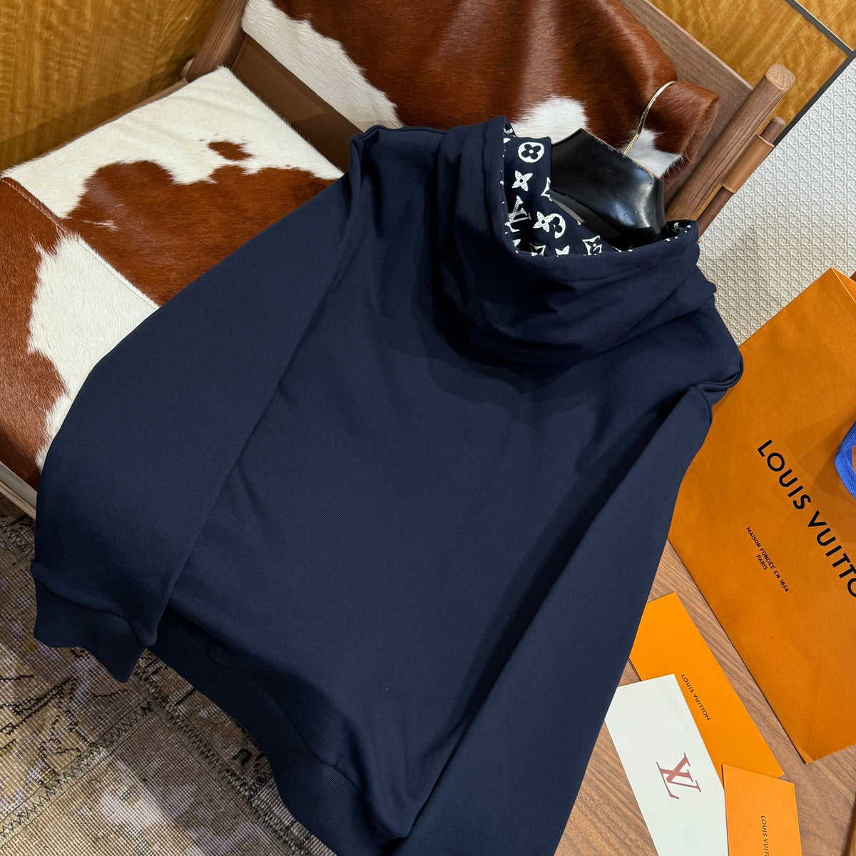 LOU HOODIE