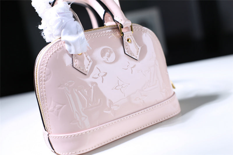 I W Fashion Lu-Vi bags - 8300