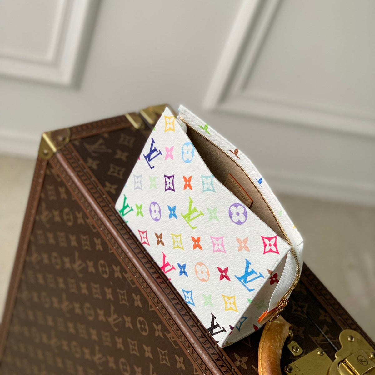 LOU x MURAKAMI 19 TOILETRY POUCH