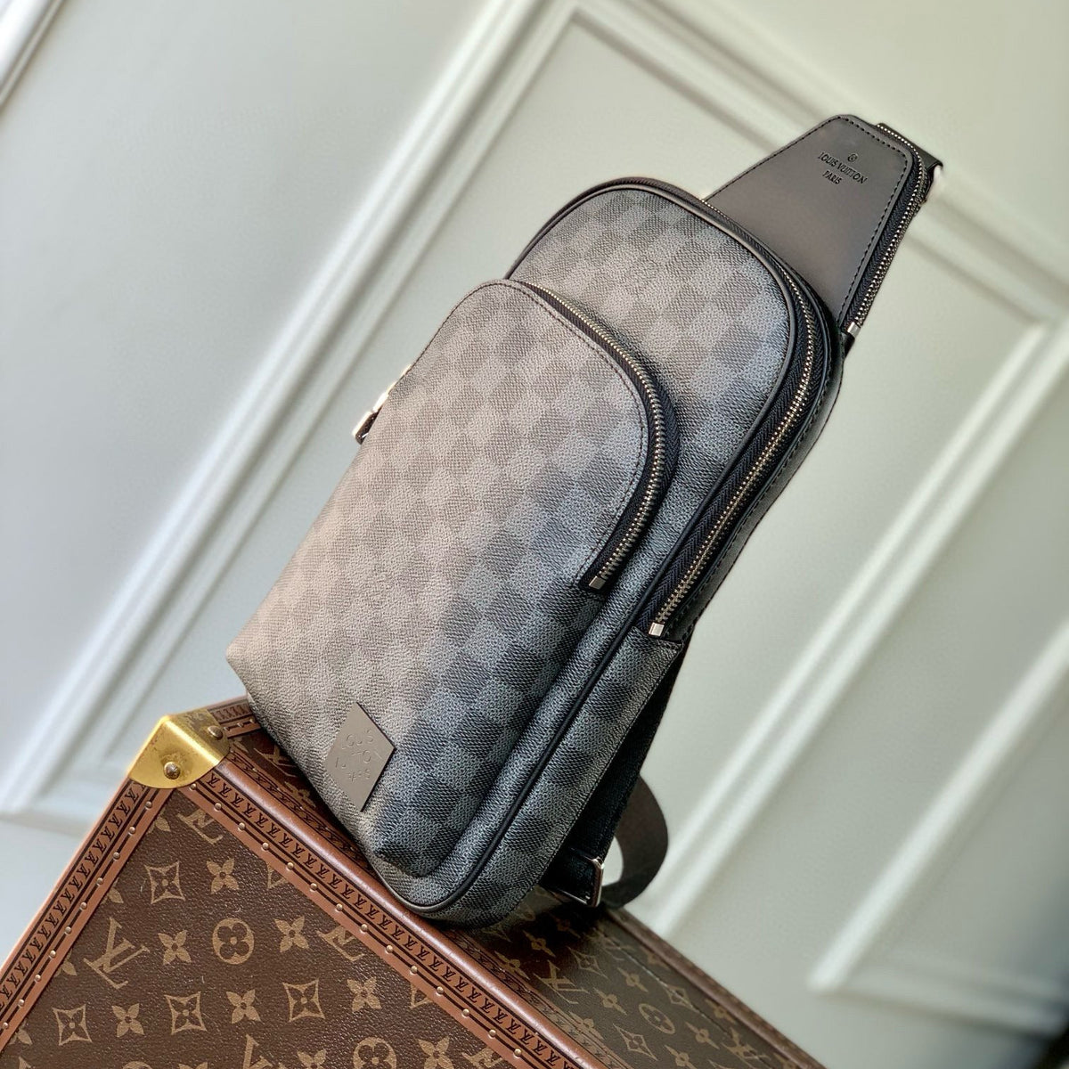 LOU AVENUE PM SLING BAG