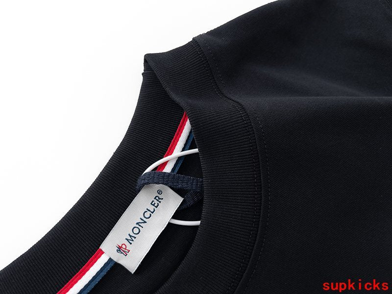 Moncler Luxury Cloth