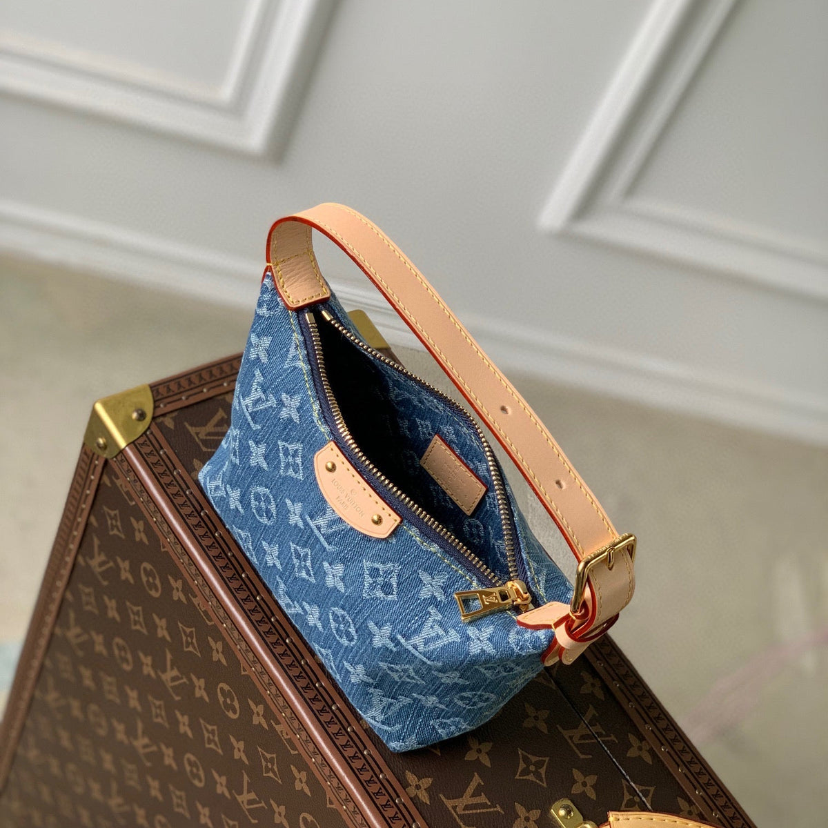 LOU HILLS POCHETTE