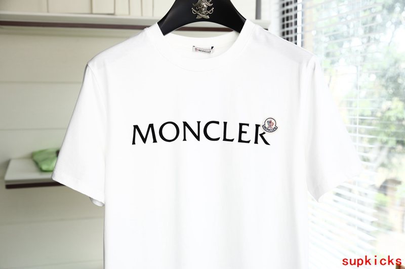 Moncler Luxury Cloth