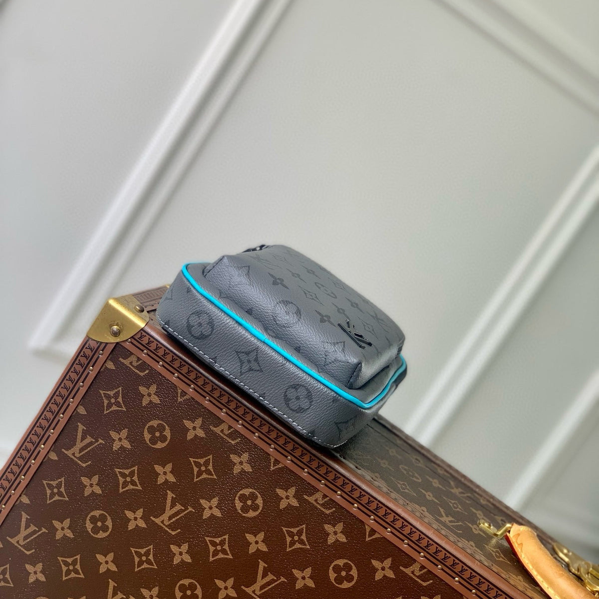 LOU AVENUE PM SLING BAG