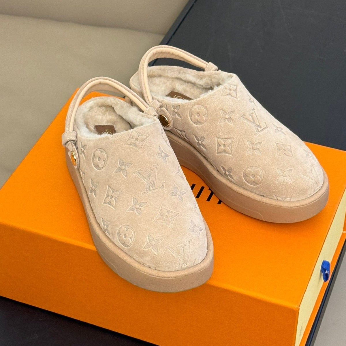 LOU ASPEN CLOGS