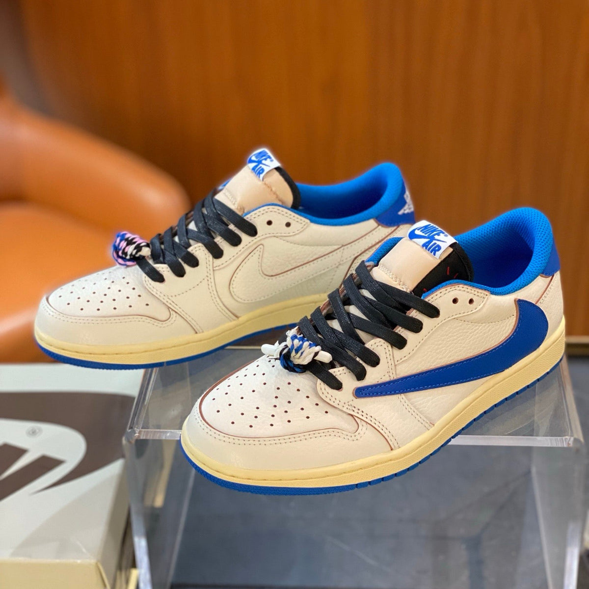 TRAVIS S x JORDAN 1 LOW SNEAKERS