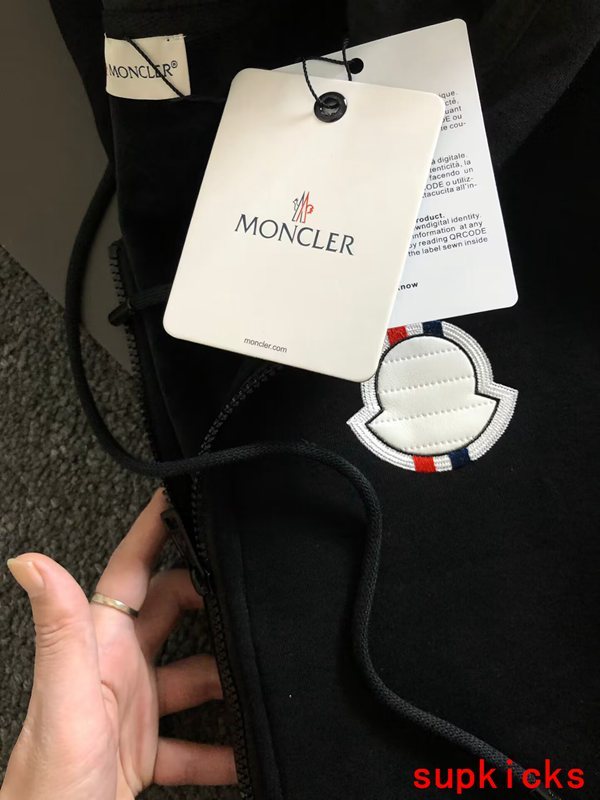 Moncler Luxury Cloth