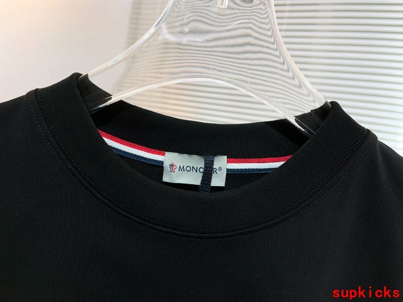 Moncler Luxury Cloth