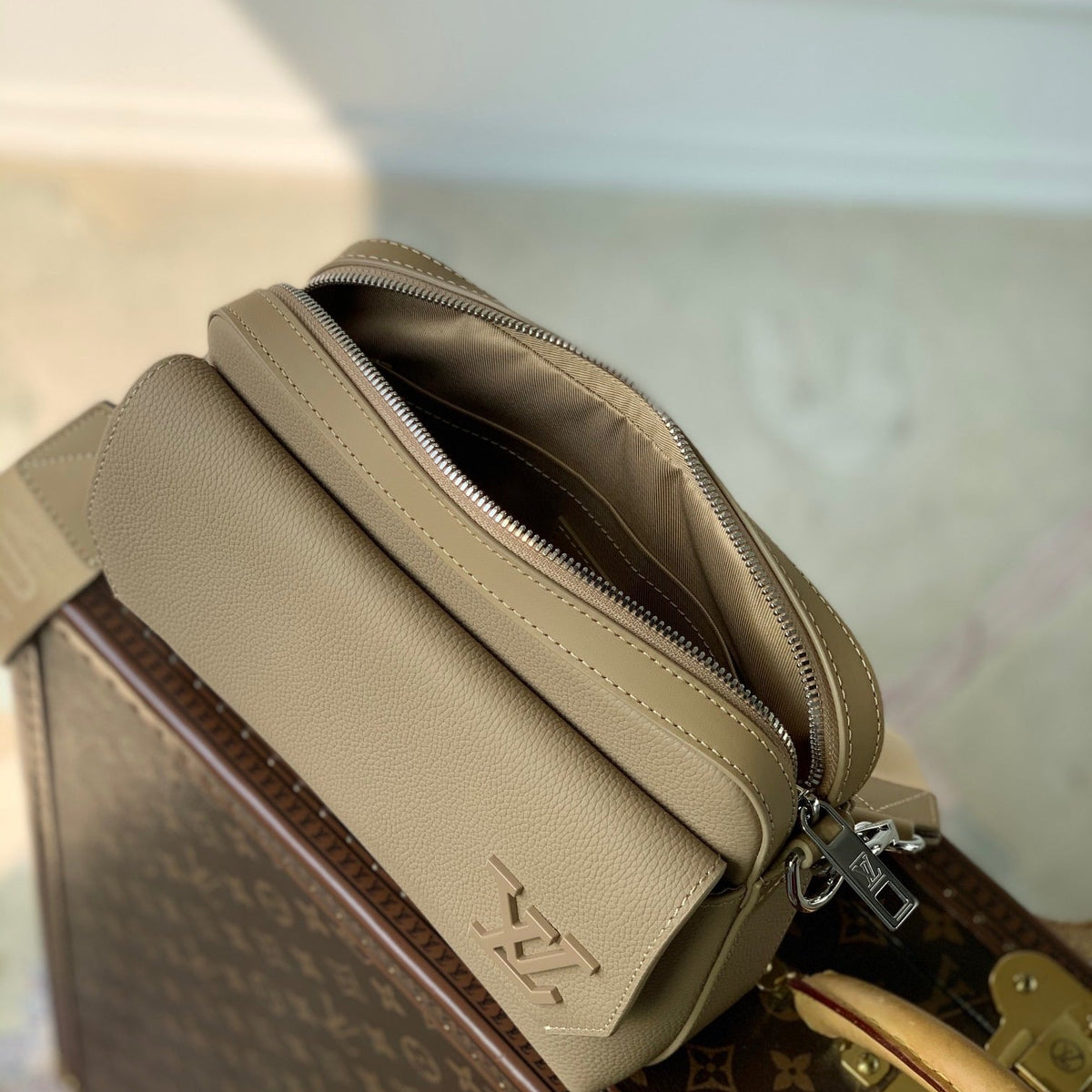 LOU FASTLINE MESSENGER BAG