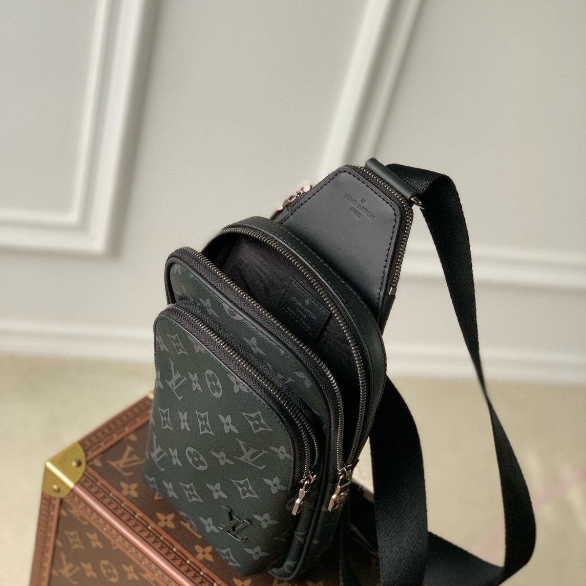 LOU AVENUE PM SLING BAG