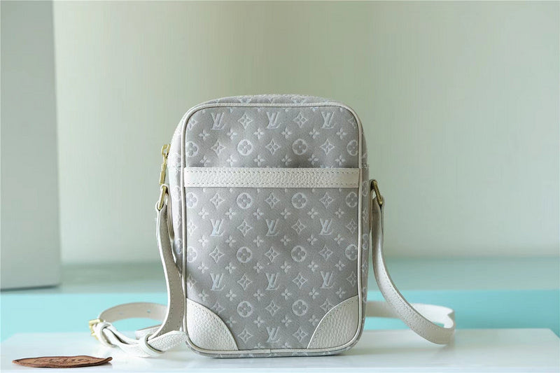 I W Fashion Lu-Vi bags - 9895