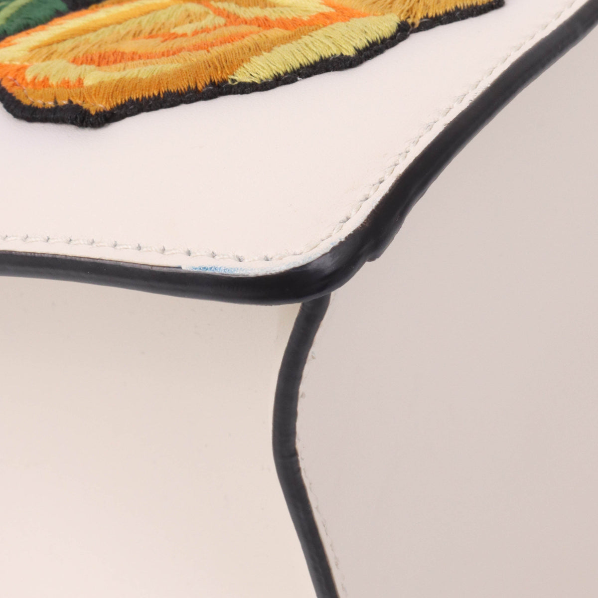 Gucci White Smooth Calfskin Leather Floral Embroidered Medium Sylvie Top Handle Bag