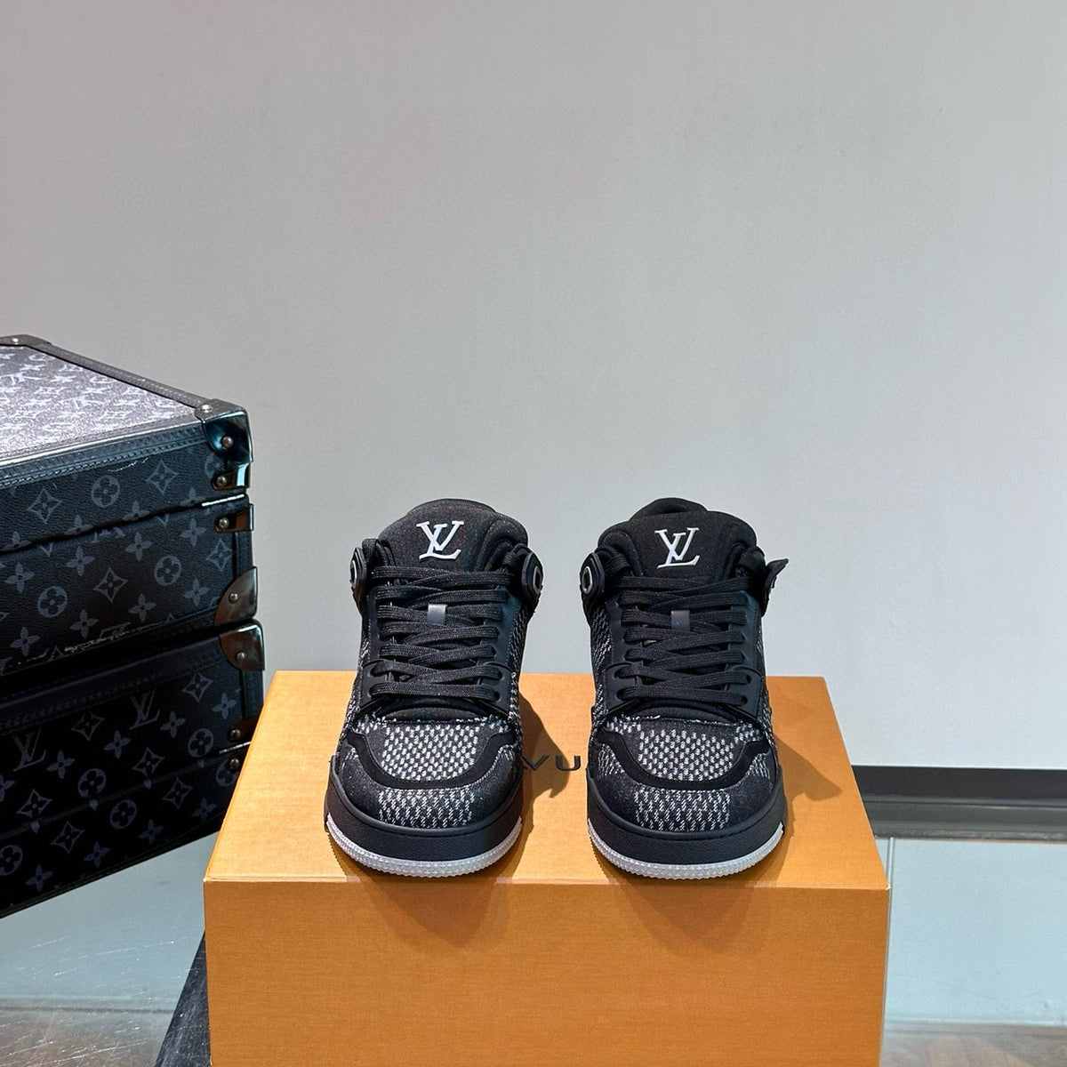 LOU TRAINERS