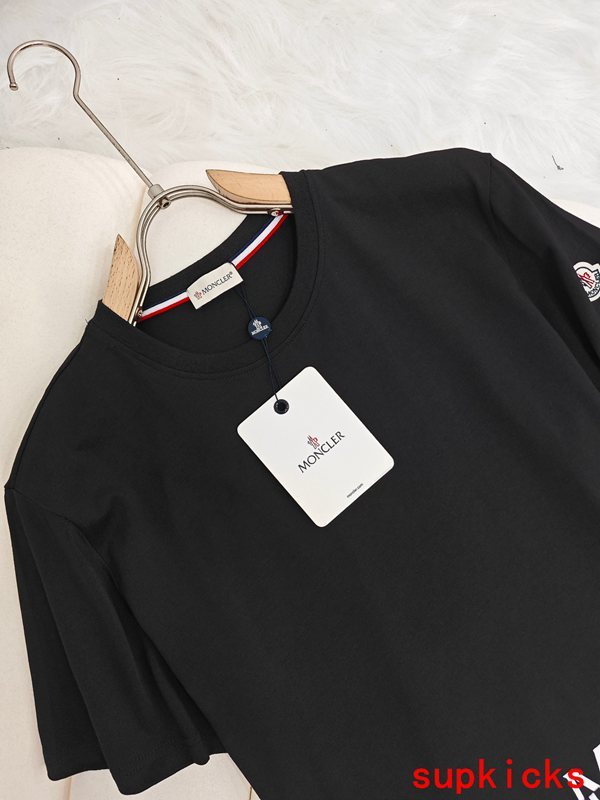 Moncler Luxury Cloth