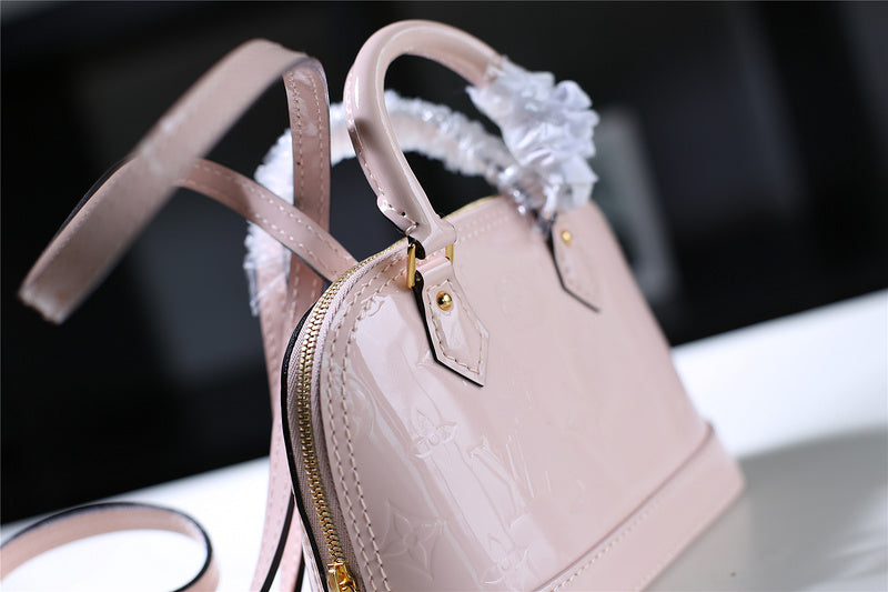 I W Fashion Lu-Vi bags - 8300
