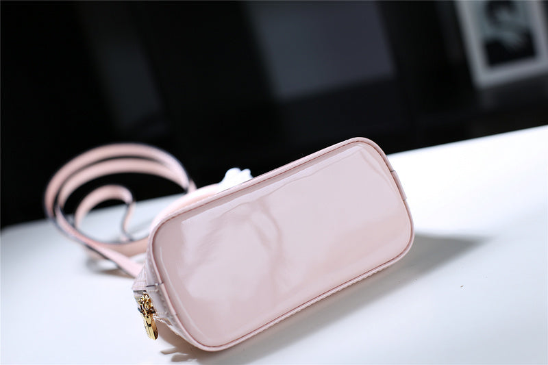 I W Fashion Lu-Vi bags - 8300