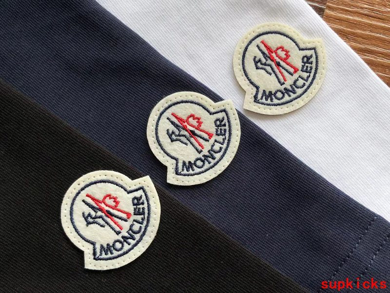 Moncler Luxury Cloth