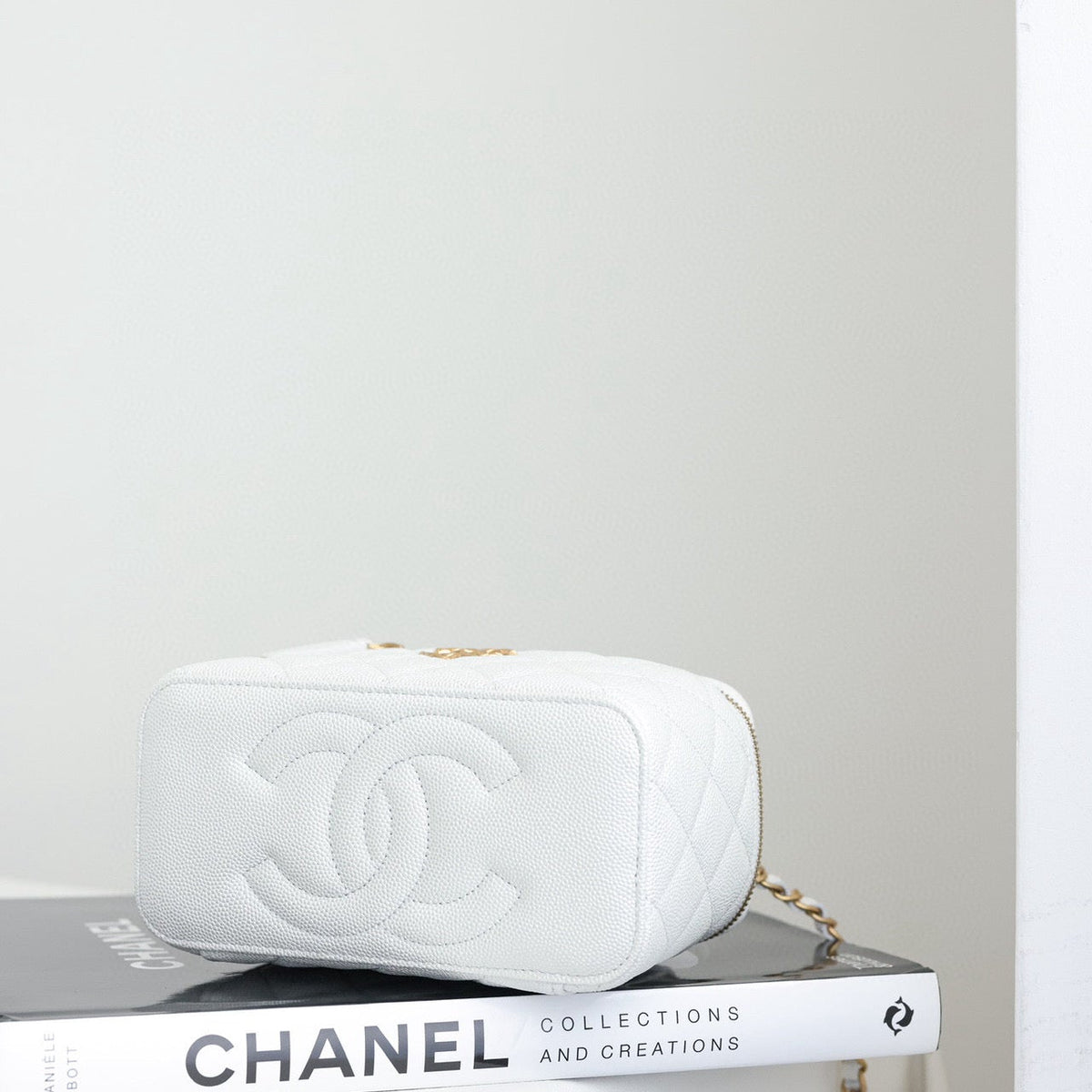 CC 24S VANITY BAG