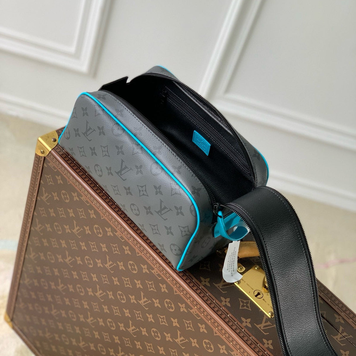 LOU TOILETRY BAG