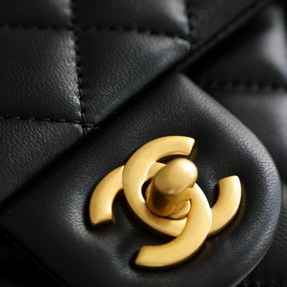 CC MINI FLAP BAG