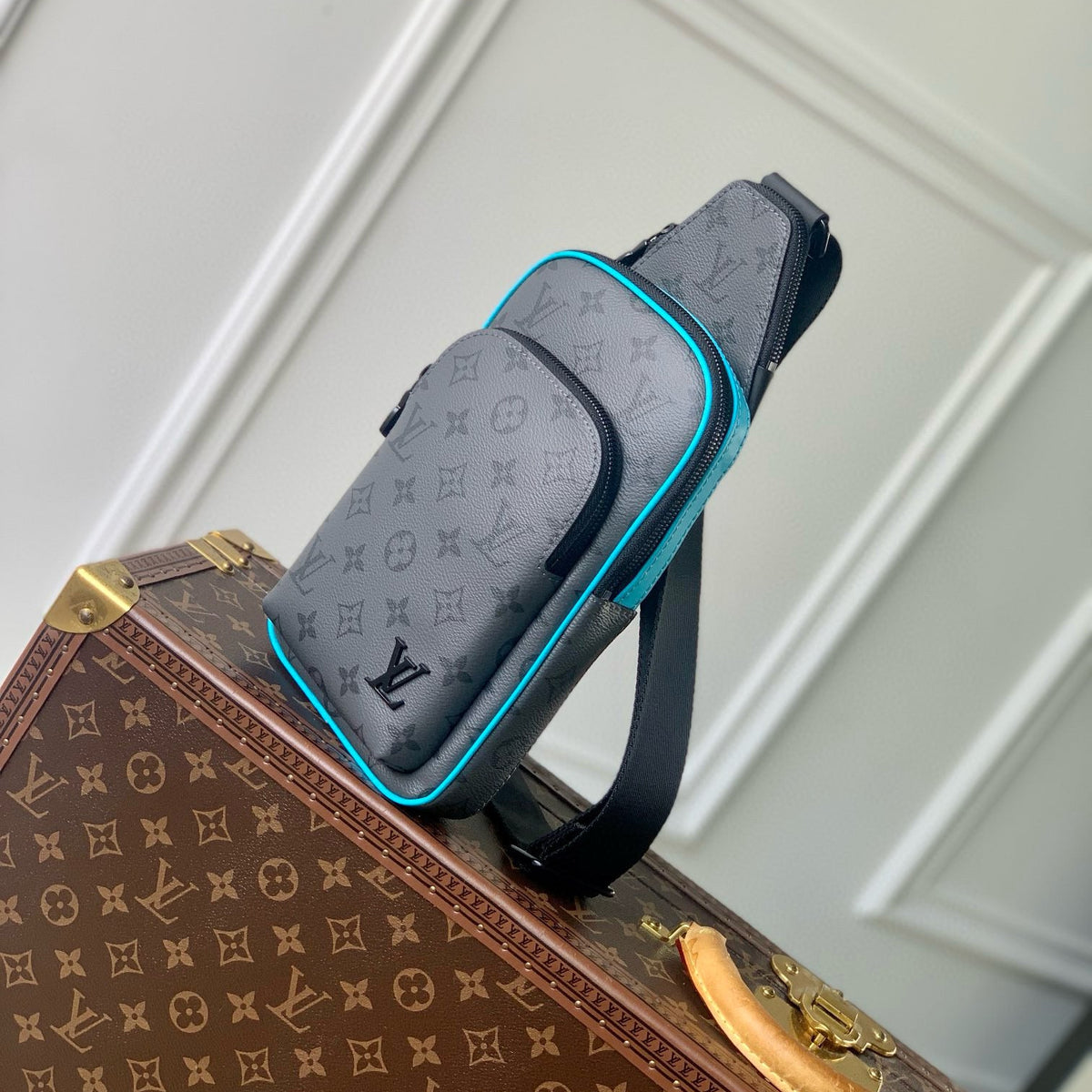 LOU AVENUE PM SLING BAG