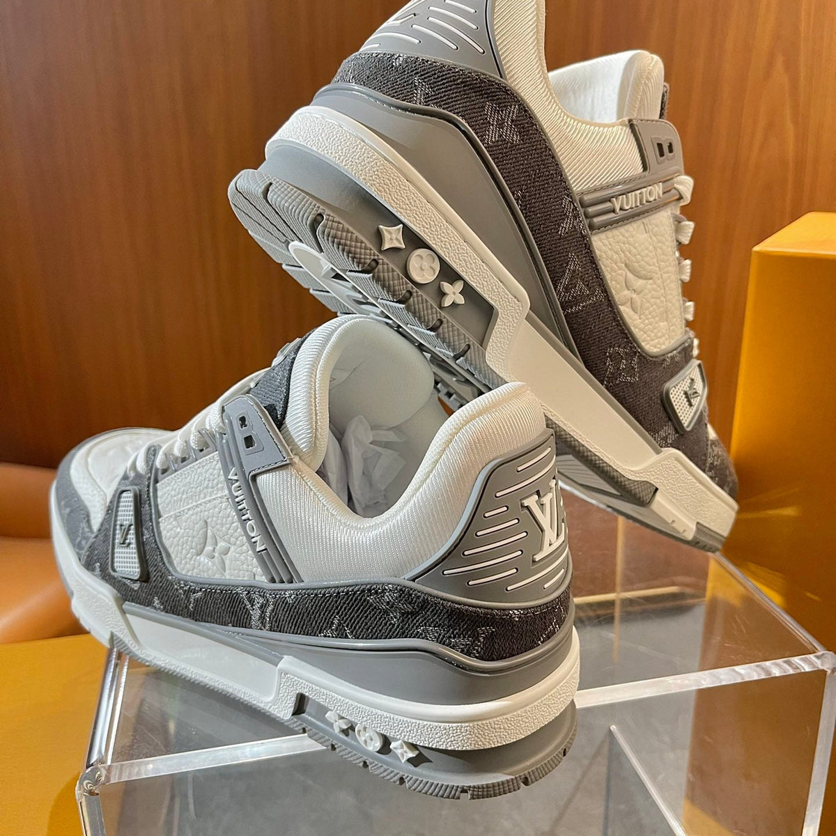 LOU TRAINERS ND