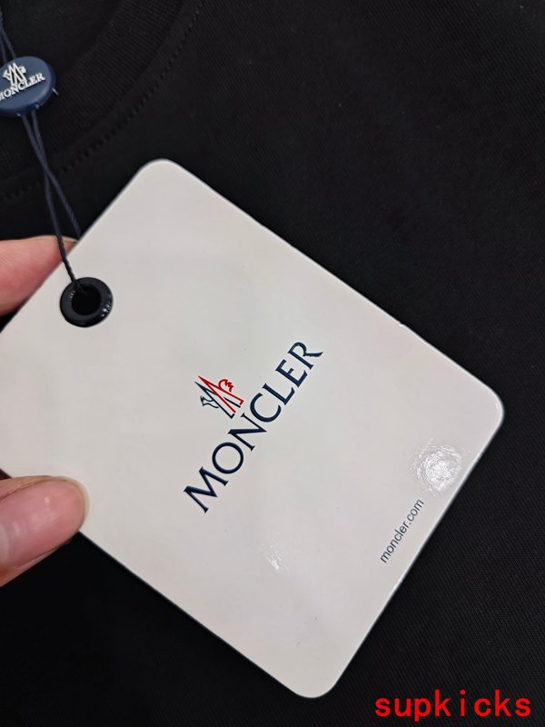 Moncler Luxury Cloth
