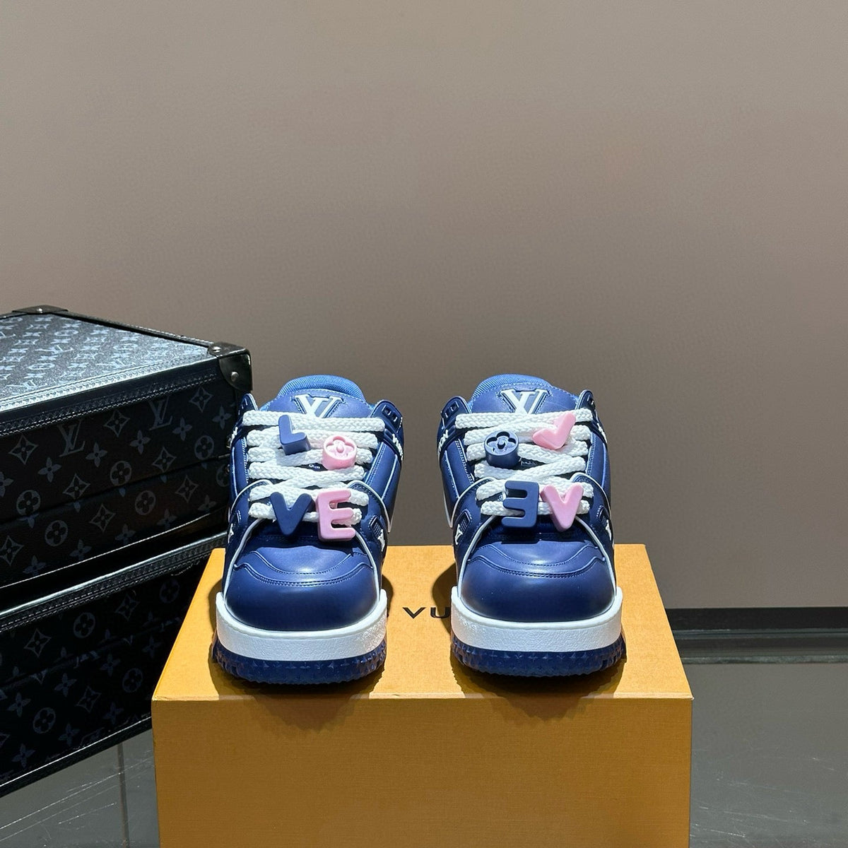 LOU TRAINERS