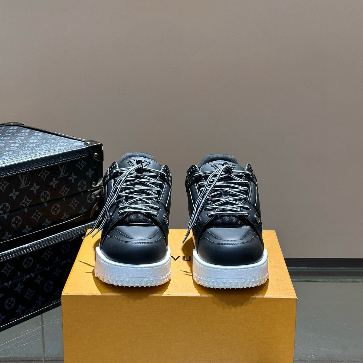 LOU TRAINERS