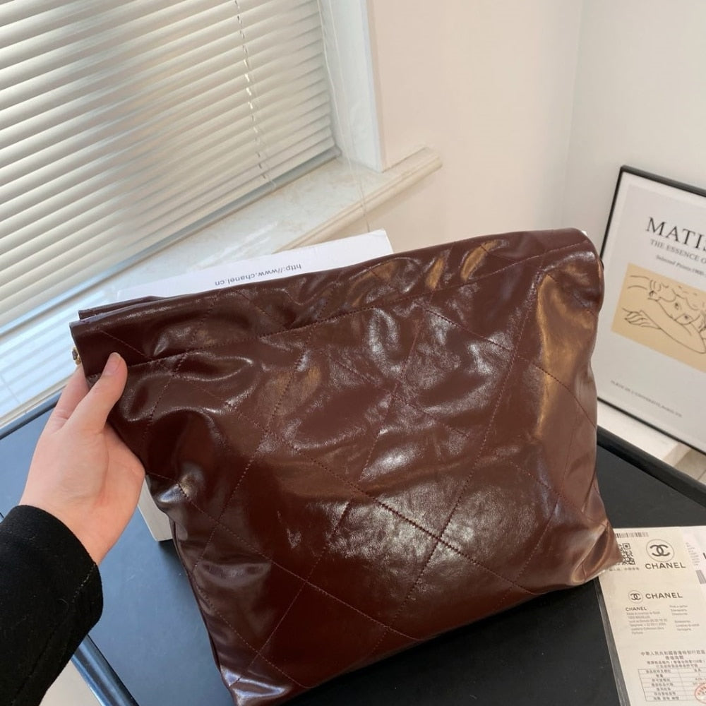 CC 22 LARGE HANDBAG DARK BROWN 41CM