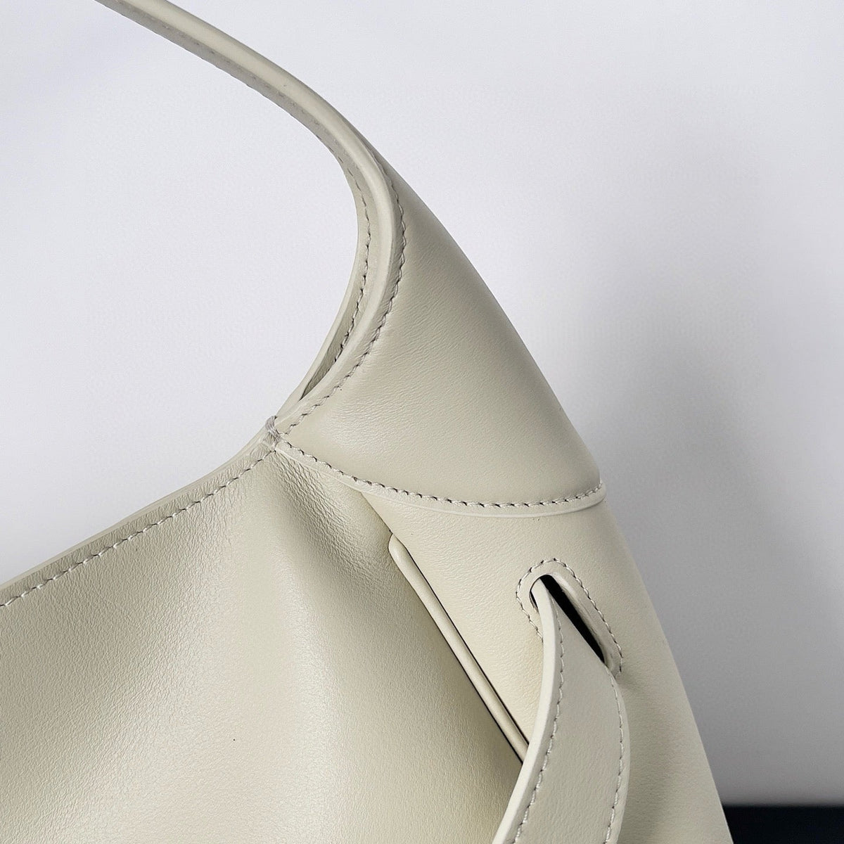 BAL BEL AIR MEDIUM SHOULDER BAG