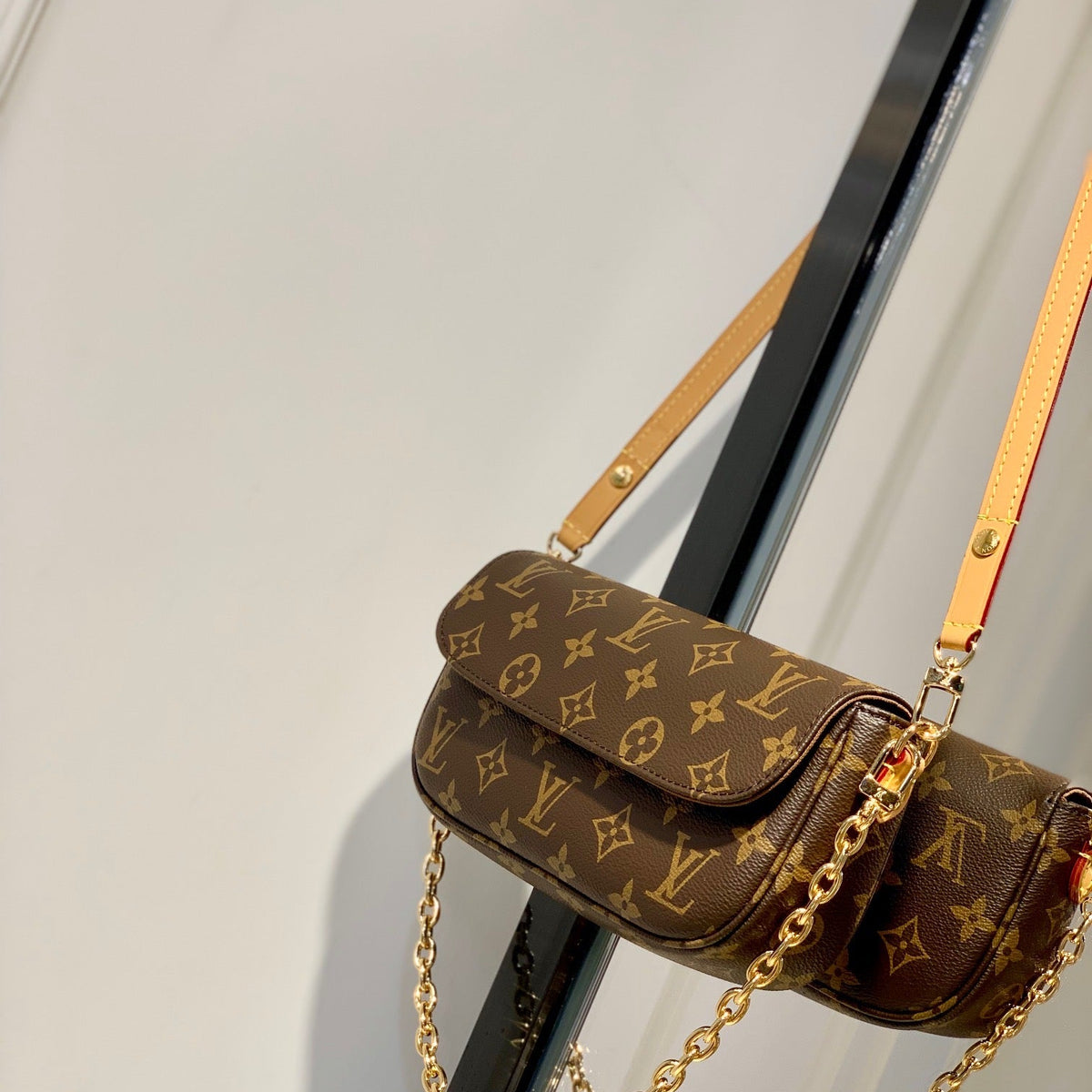 LOU IVY WALLET ON CHAIN BAG