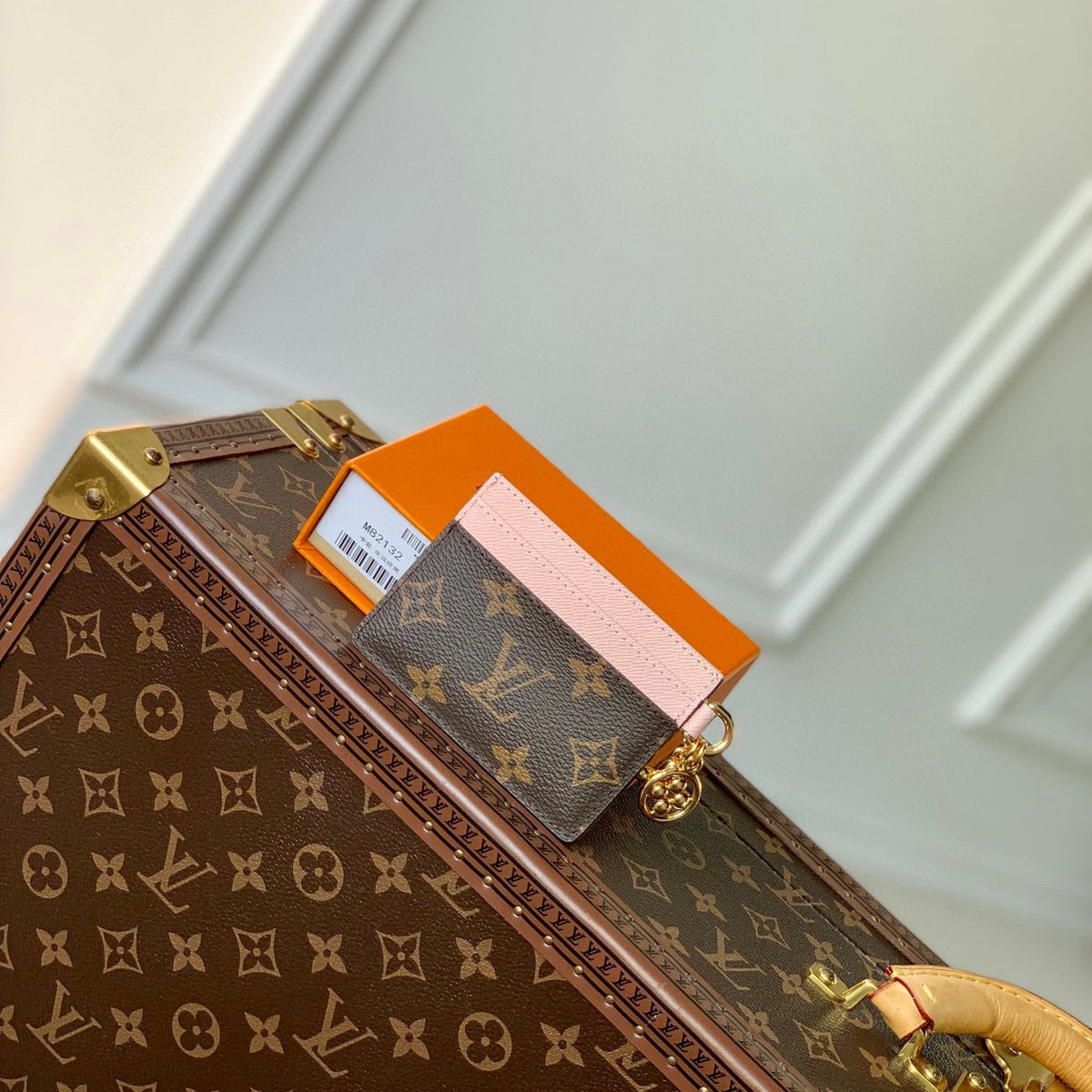 LOU CHARMS CARD HOLDER