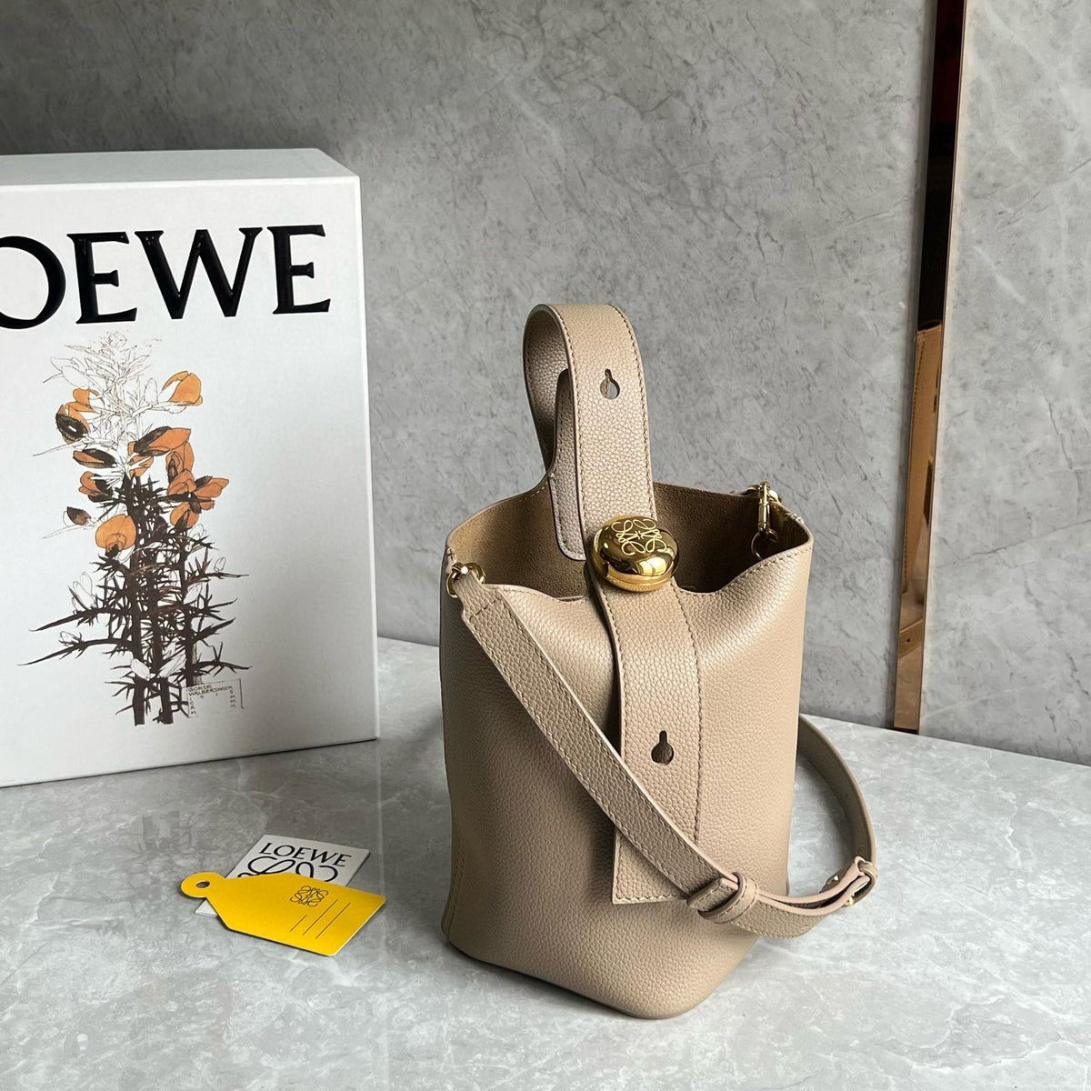 LOEW MINI PEBBLE BUCKET BAG
