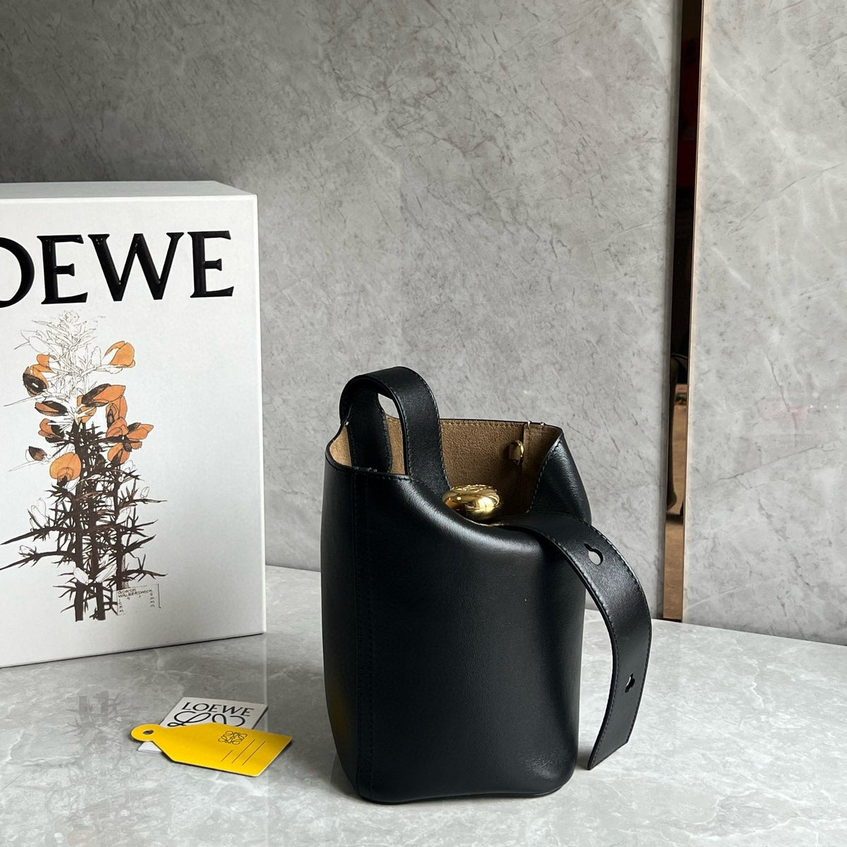 LOEW MINI PEBBLE BUCKET BAG