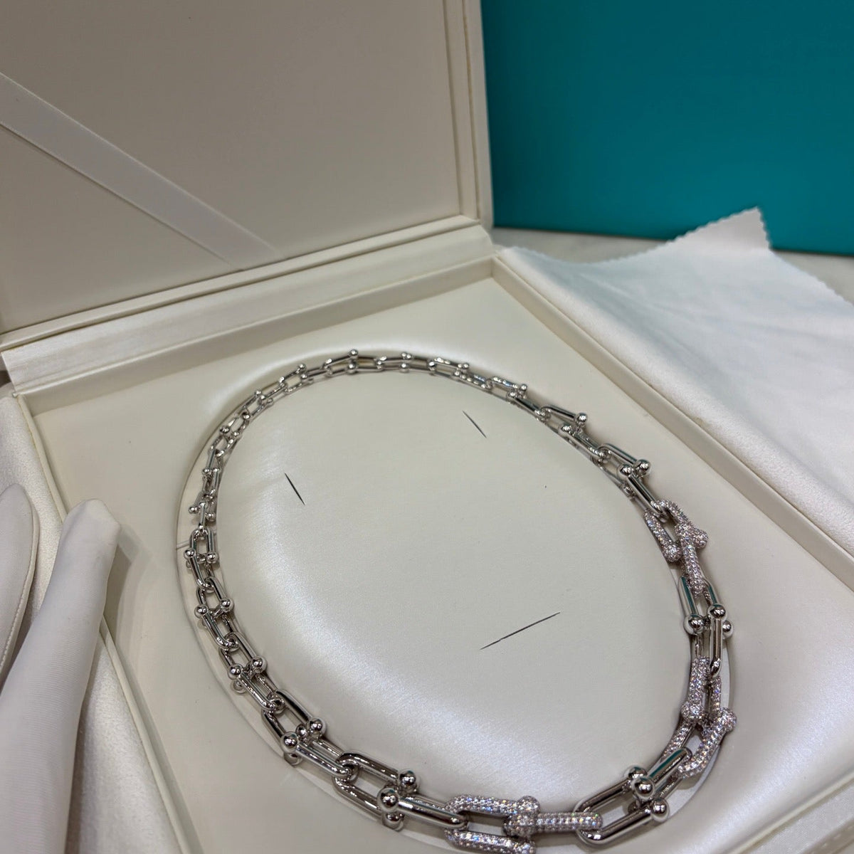 TIFF NECKLACE
