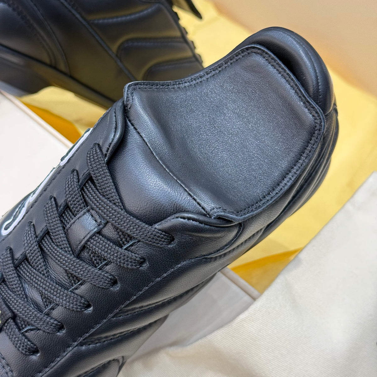 LOU FOOTPRINT SNEAKER