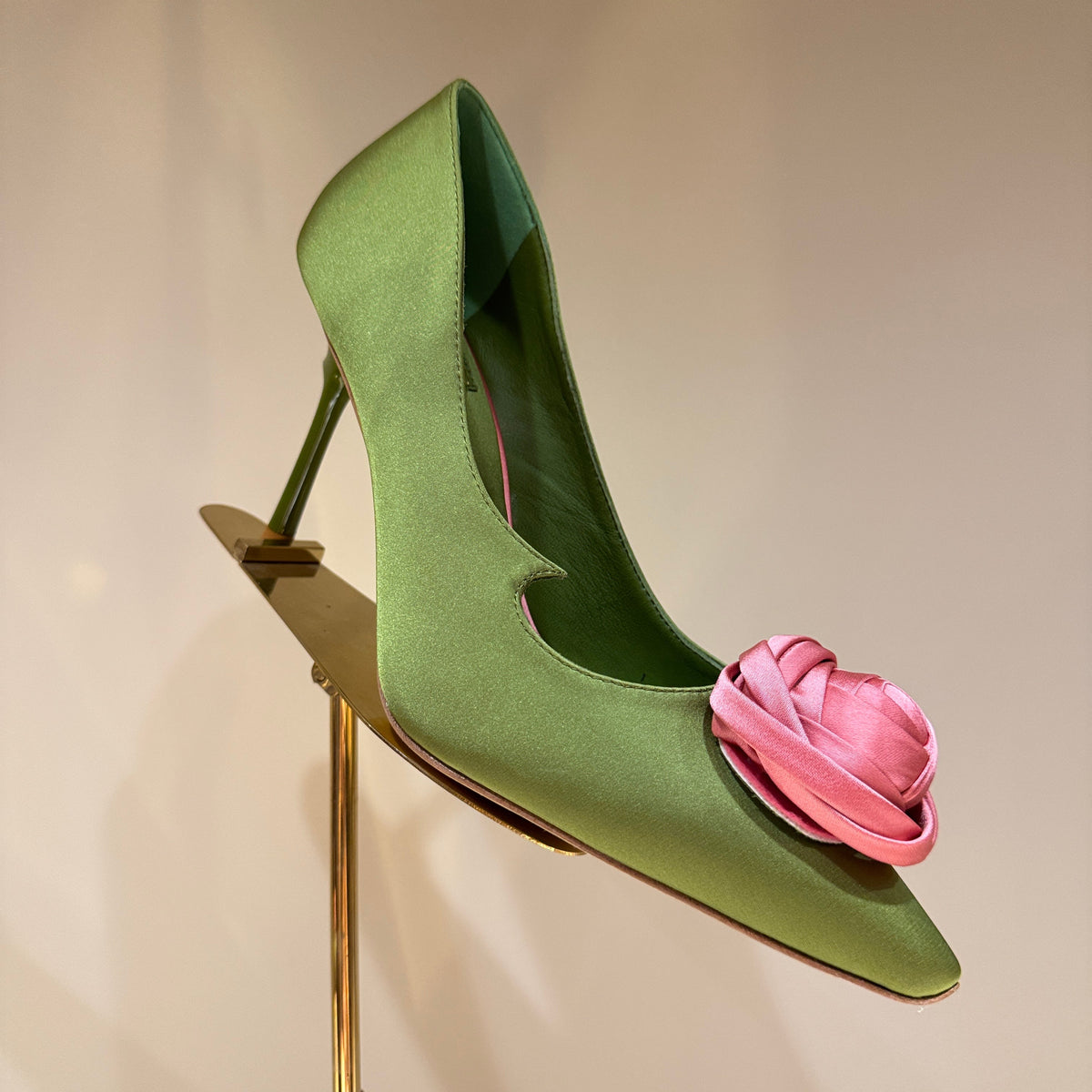 ROGER V HEELS