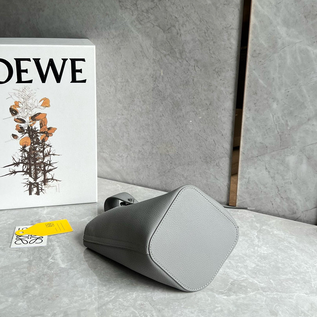 LOEW MINI PEBBLE BUCKET BAG