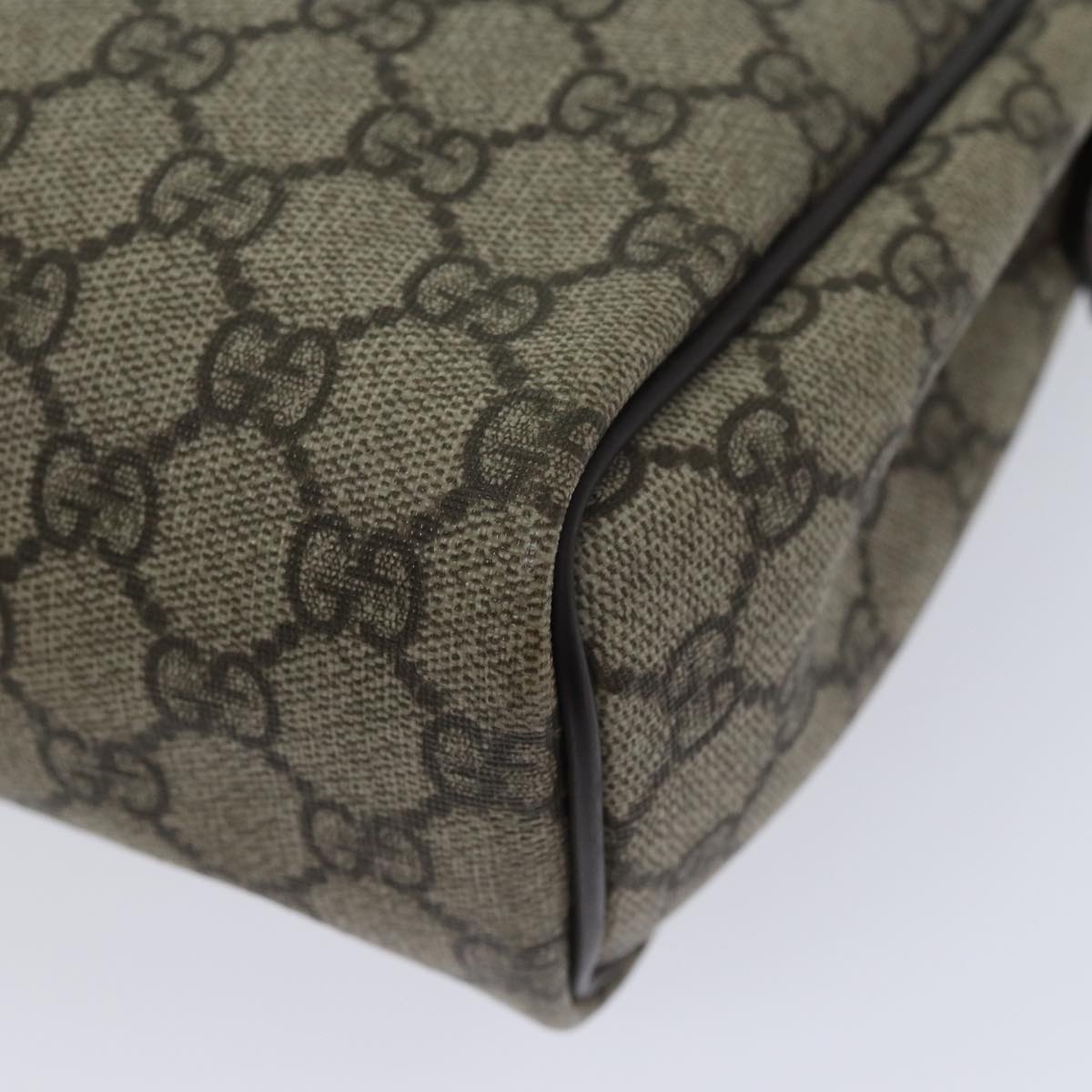 GUCCI GG Supreme Clutch Bag