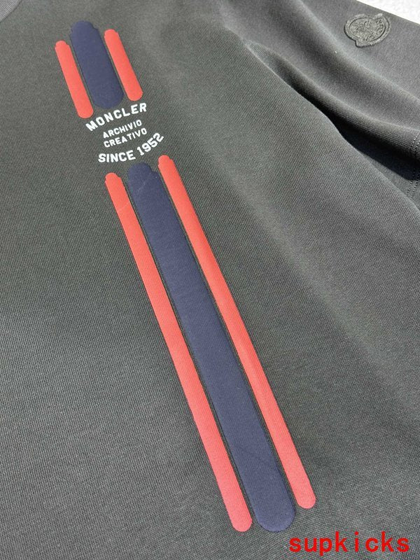 Moncler Luxury Cloth