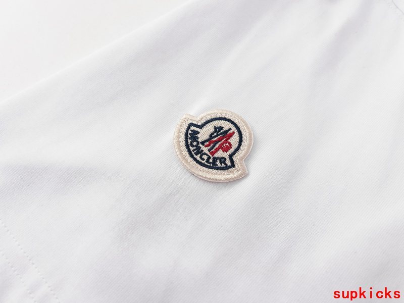 Moncler Luxury Cloth