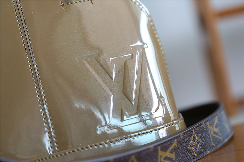 I W Fashion Lu-Vi bags - 8280