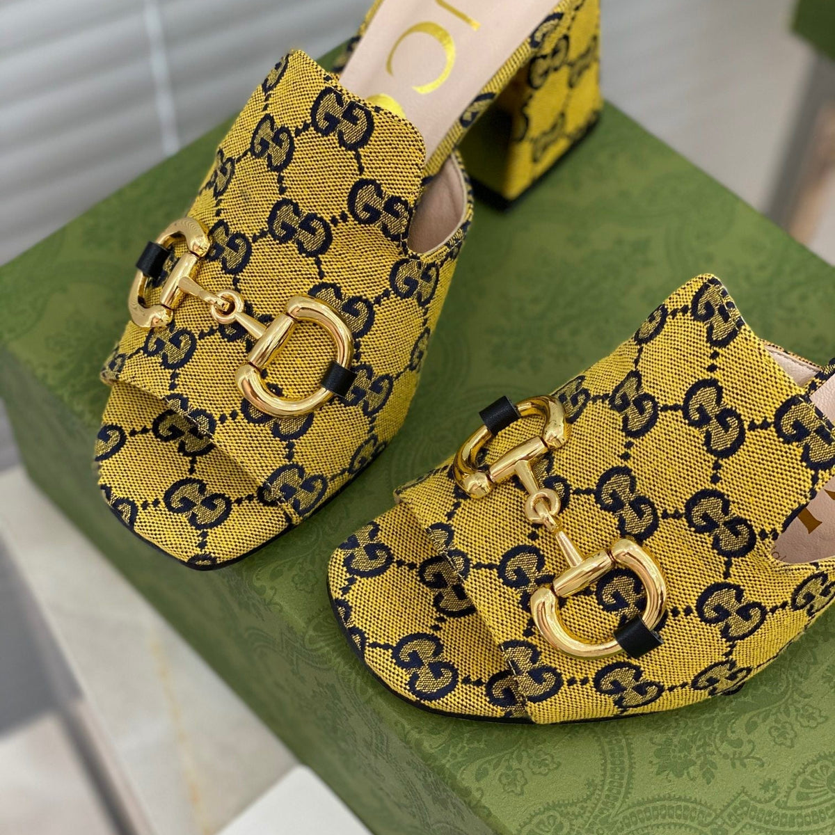 SE502 Size 5-10 Heels:7.5cm Material: Cowhide Lining: Sheep skin Sole: Italian leather