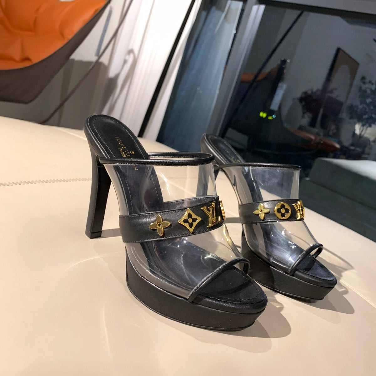 SE570 Size 4-11   Heels:10cm Material: Cowhide  Lining: Sheep skin Sole: Italian leather
